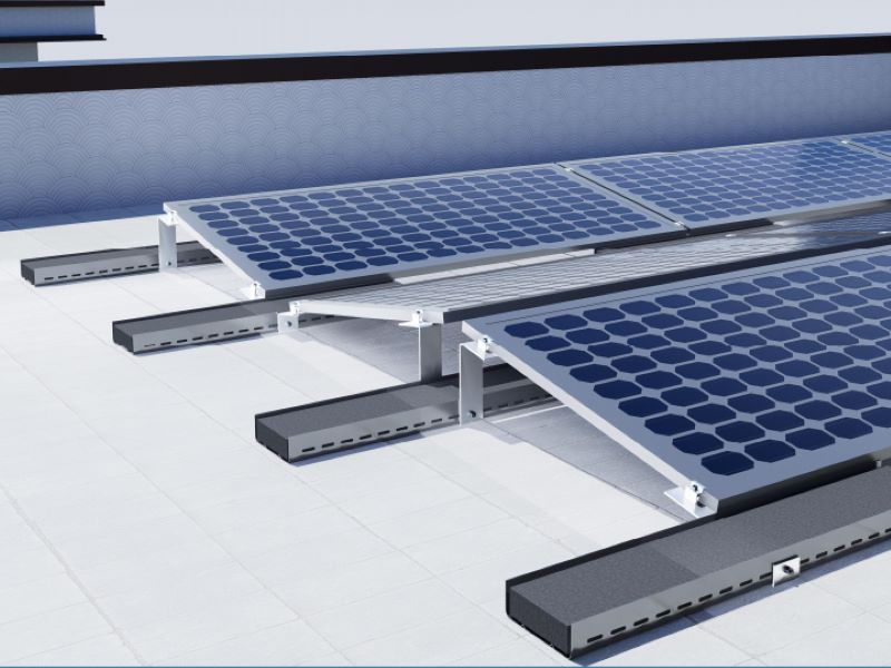 Comment installer des panneaux solaires sur un toit plat ? (un)