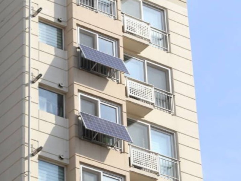 Comment est-il possible de posséder un système de panneaux solaires sur mon balcon limité ?